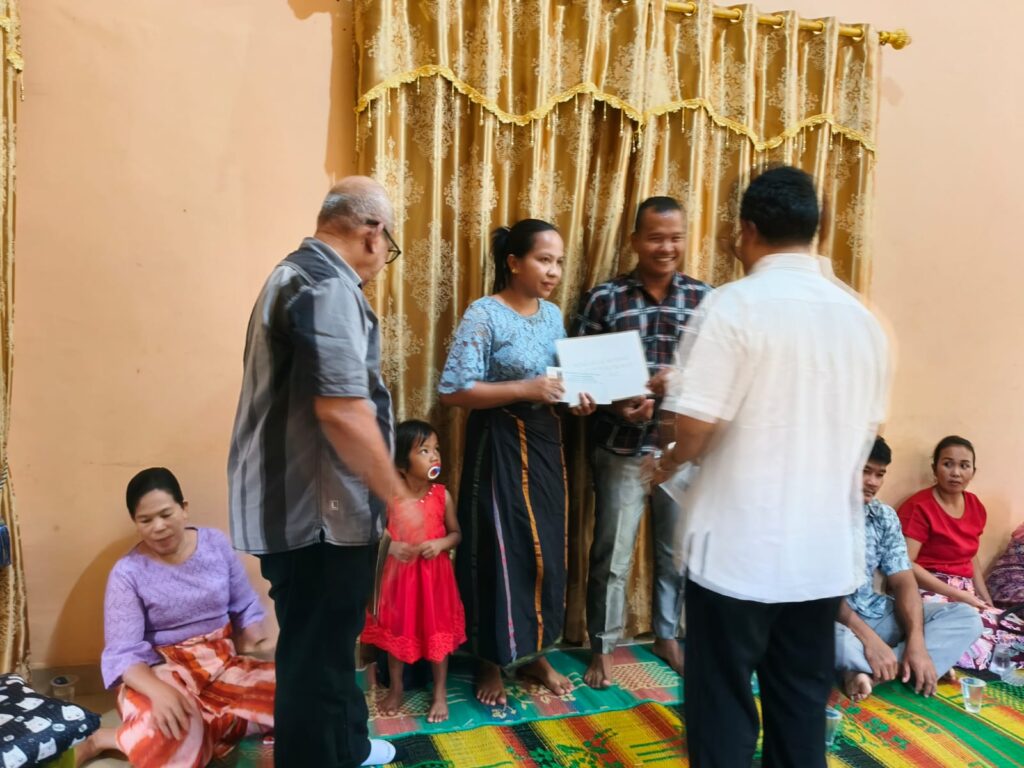 Penyerahan Bantuan Korban Banjir (3)