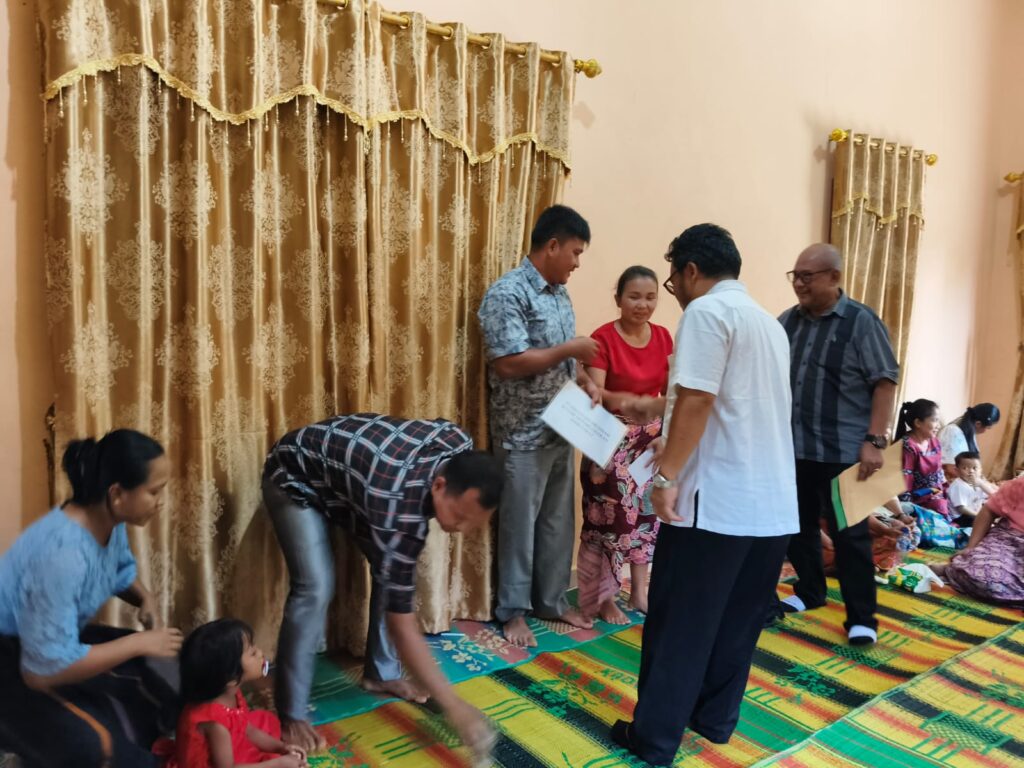 Penyerahan Bantuan Korban Banjir (4)