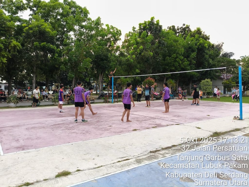 Pertandingan Voli (14) Pertandingan Voli (14)