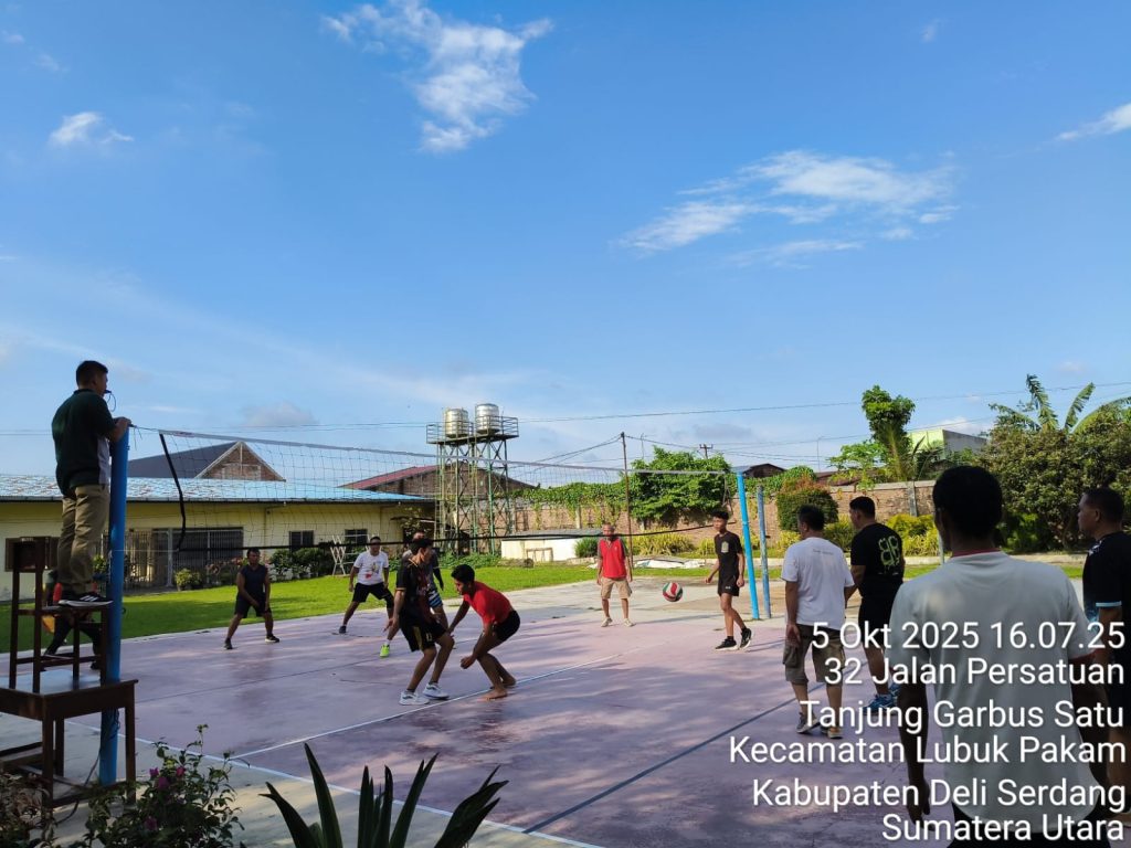 Pertandingan Voli (17) Pertandingan Voli (17)